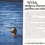 Coppia gioca a schizzarsi con l'acqua del mare. Titolo: Al club andavo d'accordo perfino con mia moglie