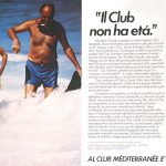 Una coppia anziana di diverte sul bagnasciuga. Titolo: Il club non ha età.