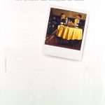 Polaroid con una coppia seduta al tavolo di un ristorante. Titolo: Già dopo i vol.au-vant la guardavo con attenzione. Era proprio una tovaglia di lino.