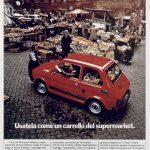 Una fiat 126 dentro un mercato rionale. Titolo: Usatela come un carrello del supermarket.