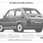 Una fiat 126 vista di tre quarti. Titolo: Scrollatevi il traffico di dosso.