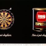 A sinistra il gioco delle freccette. A destra barattolo di caffè Illy. titolo: si può sbagliare. Non si può sbagliare.
