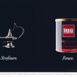 A sinistra lampada di Aladino A destra barattolo di caffè Illy. titolo: Strofinare. Forare.