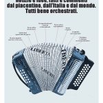 Fisarmonica con soffietto fatto di carta di quotidiano. Titolo: Ogni giorno la libertà vi propone notizie e idee, fatti e commenti dal piacentino e dal mondo. tutti ben orchestrati.