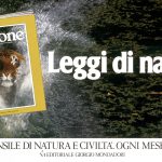 La copertina della rivista Airone fa da cornice a una tigre che corre in un fiume. Titolo: leggi di natura.