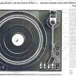 Giradischi visto dall'alto. Titolo: un buon giradischi deve solo far ruotare il disco a velocità costante. Sembra facile.