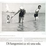 Una mamma con il suo bambino al mare. Titolo: di Sangemini ce n'è una sola.